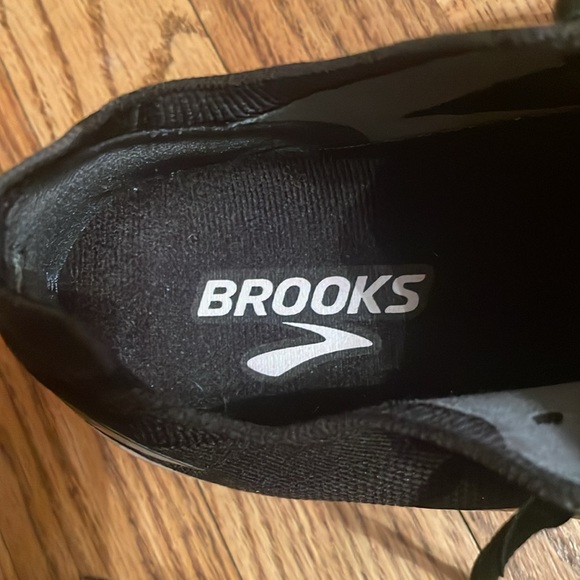 Brooks Levitate 4 Black Size 10 - Picture 8 of 10